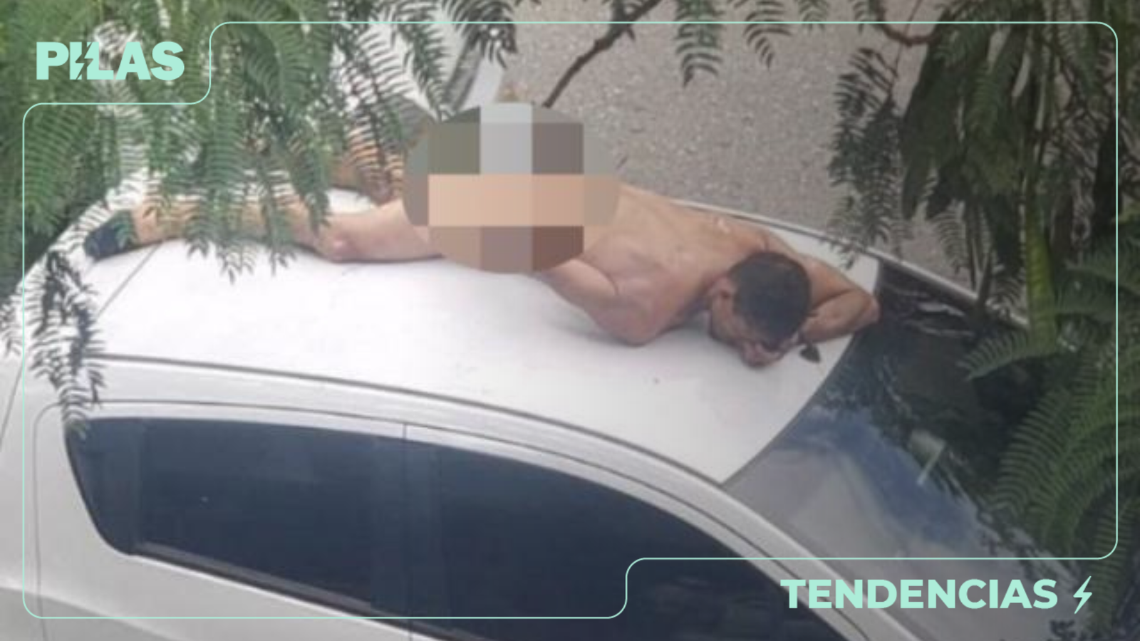 Un hombre desnudo se sube al techo de un carro en Medellín - PILAS